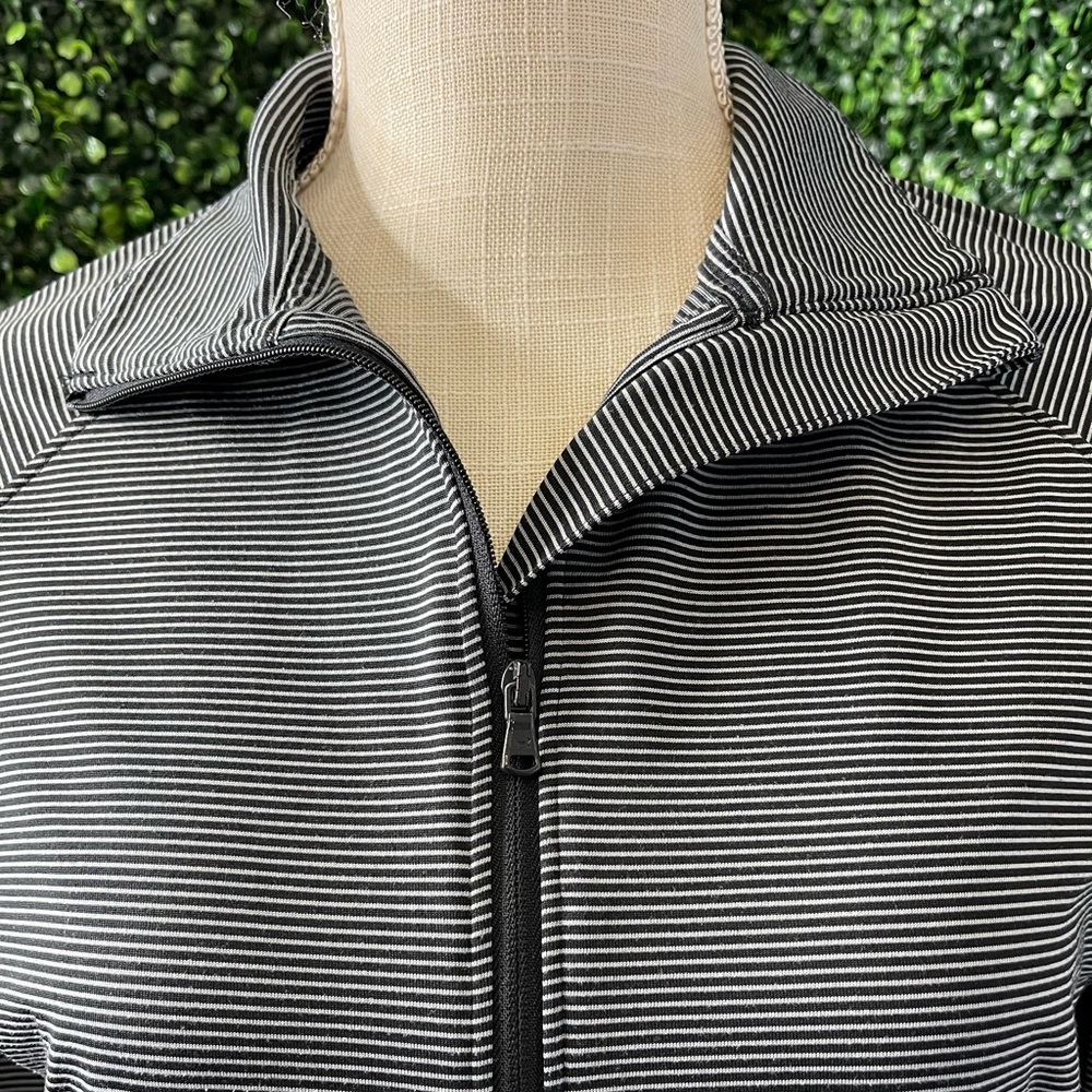 Under Armour Women’s Shirt - Picture 4 of 5